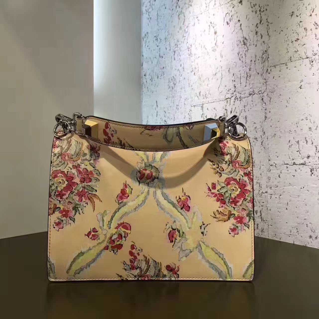 fendi包包大中小,fendi包经典款