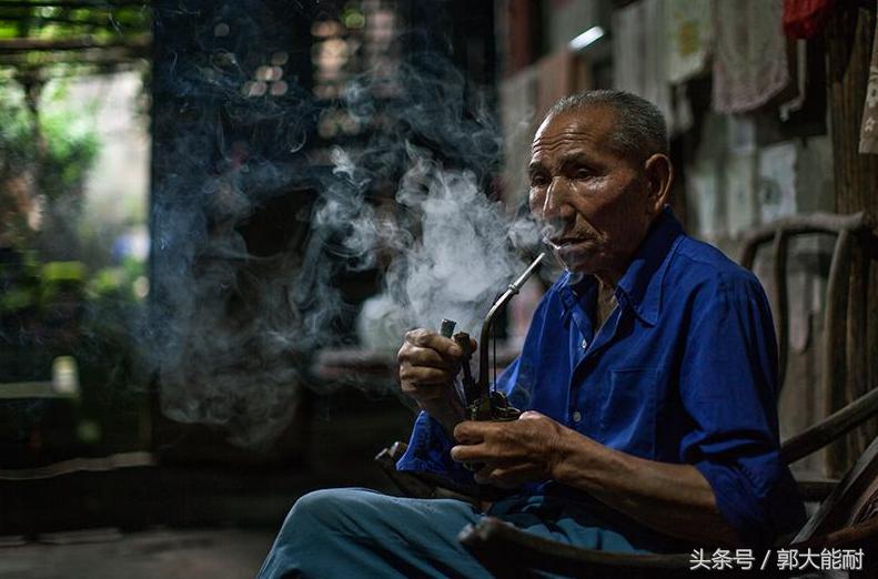 黄铜水烟筒老物件,五六十年代水烟筒老物件图片