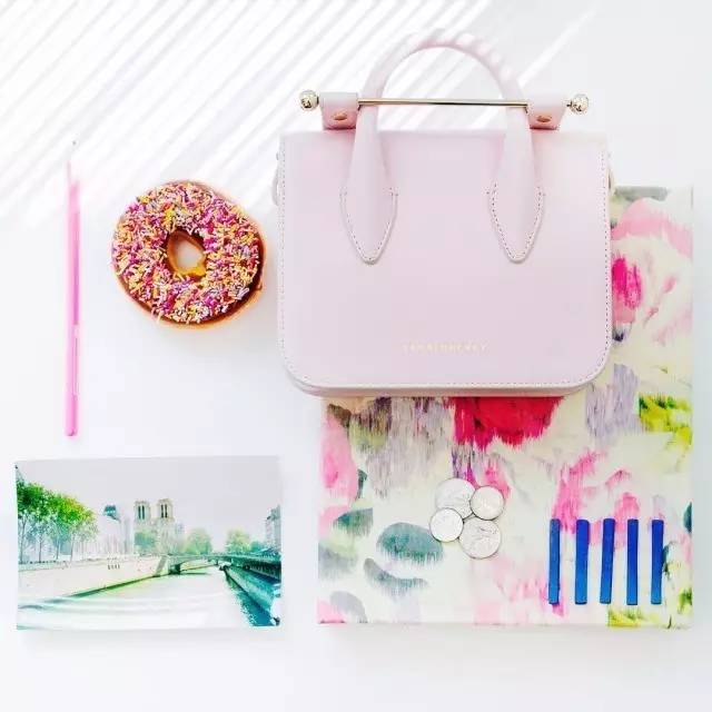 时髦又轻盈特别合适夏天的包包,告别土气包包