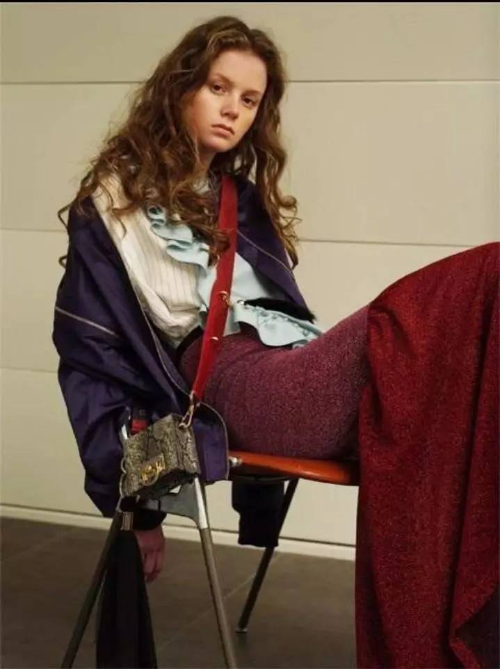 时髦又轻盈特别合适夏天的包包,告别土气包包