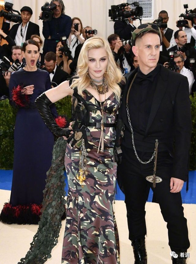 韩寒画韩红什么意思,韩寒韩红画画