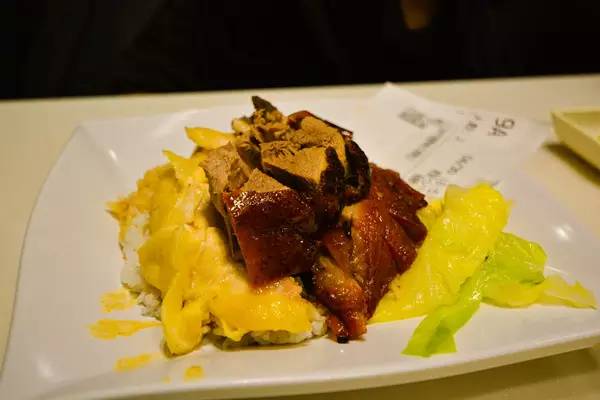 再一次香港｜带着老妈去看花花世界，佐敦觅食，中环闲逛，维港夜游，探索迪士尼的童话天地！