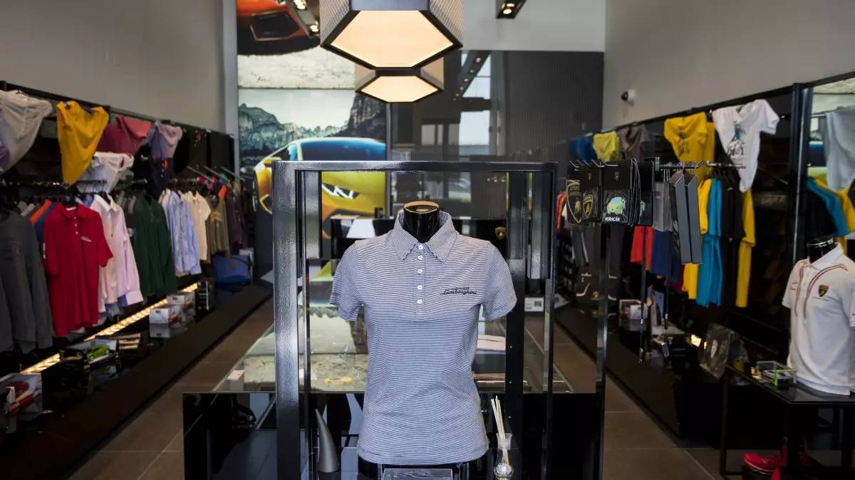 迪拜开个苹果店就不淡定了？这里的*博兰**基尼旗舰店才叫壕