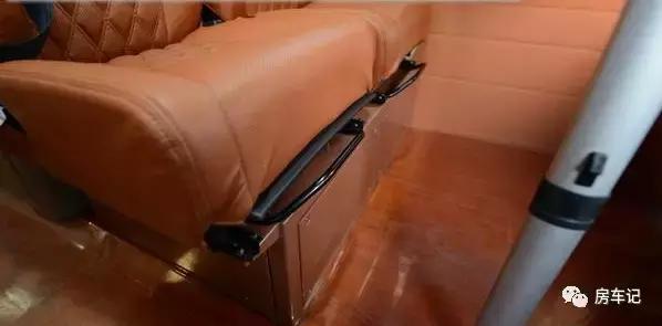 上汽大通v80长轴中顶自动挡房车,2019款大通v80豪哥自动挡房车