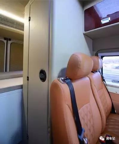 上汽大通v80长轴中顶自动挡房车,2019款大通v80豪哥自动挡房车