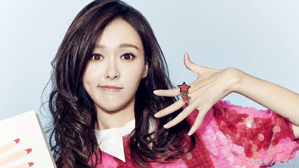 唐嫣遮挡发际线刘海,发际线太高是唐嫣五官硬伤