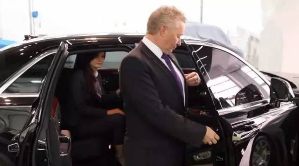 劳斯莱斯10万的伞,劳斯莱斯的专属雨伞有什么区别