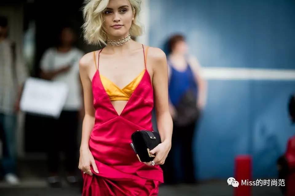 v领上衣时尚显瘦正肩遮肉款,显瘦又清凉