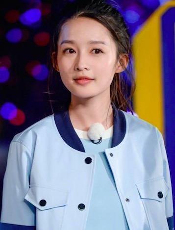貌美不如热巴，身材比不上志林姐姐的她，靠的气质和演技实力圈粉