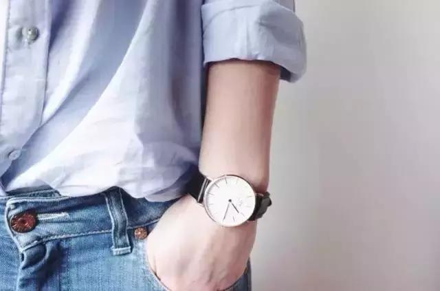 dw手表是电子的还是机械的,dw手表32mm合适男戴吗