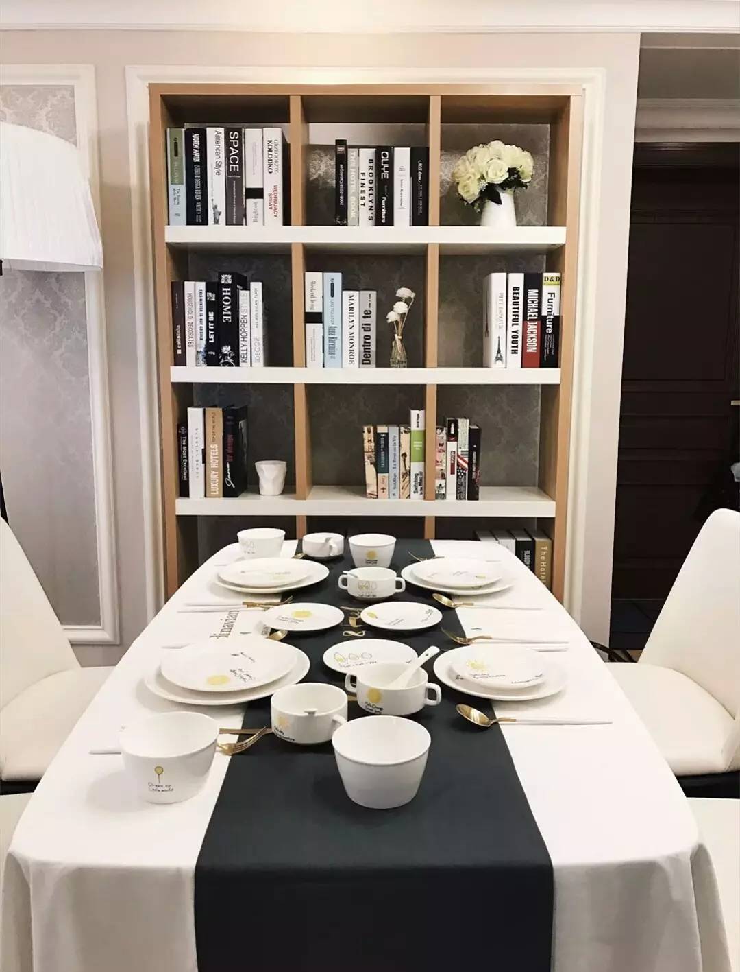 餐桌桌旗怎么搭,白色餐桌怎样搭配旗布