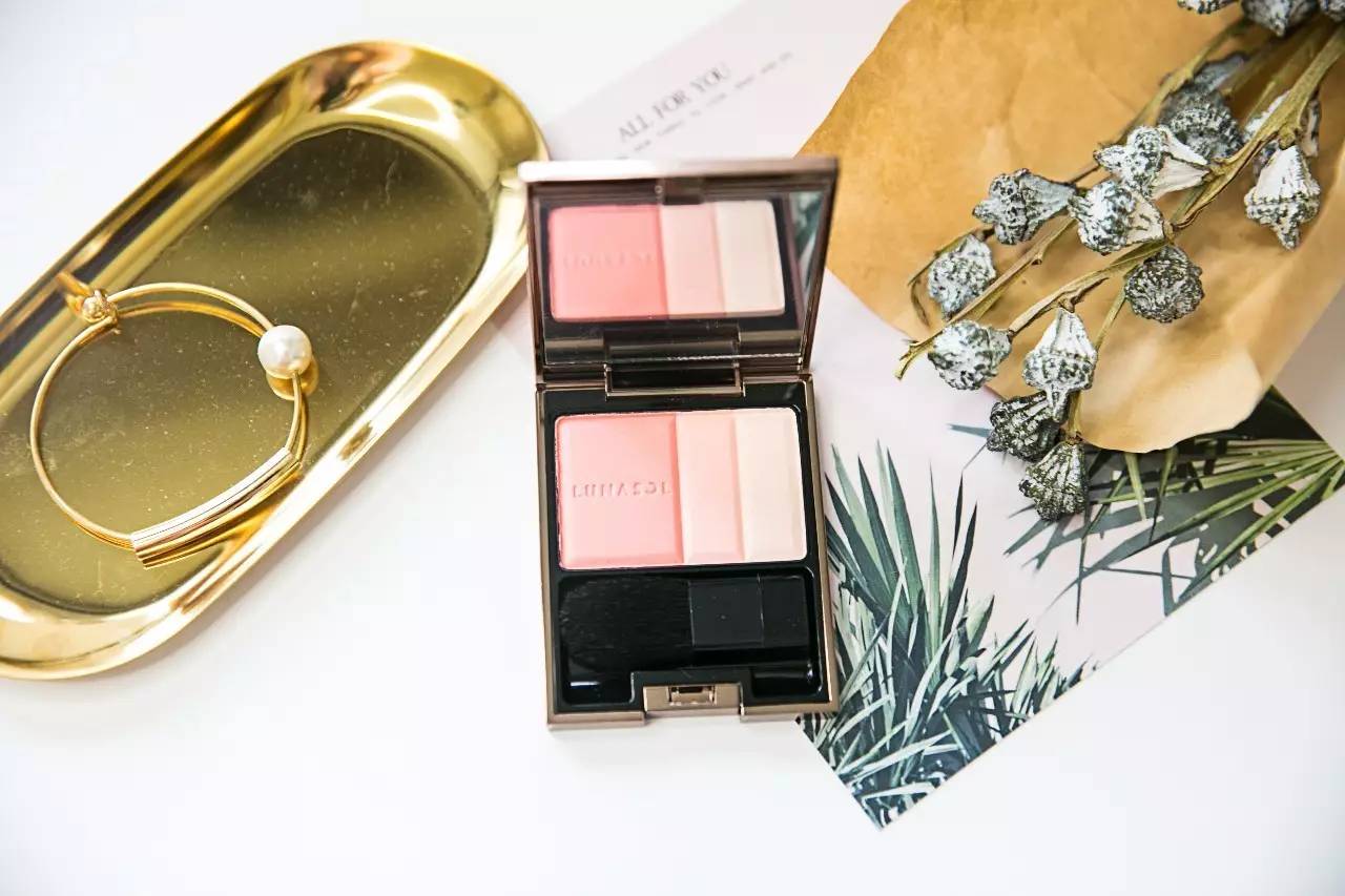 清新淡雅甜美妆,温柔知性淑女妆