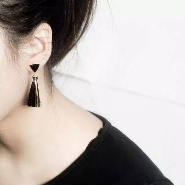 休闲衣服配什么耳钉好看,樱桃耳钉合适搭配什么上衣