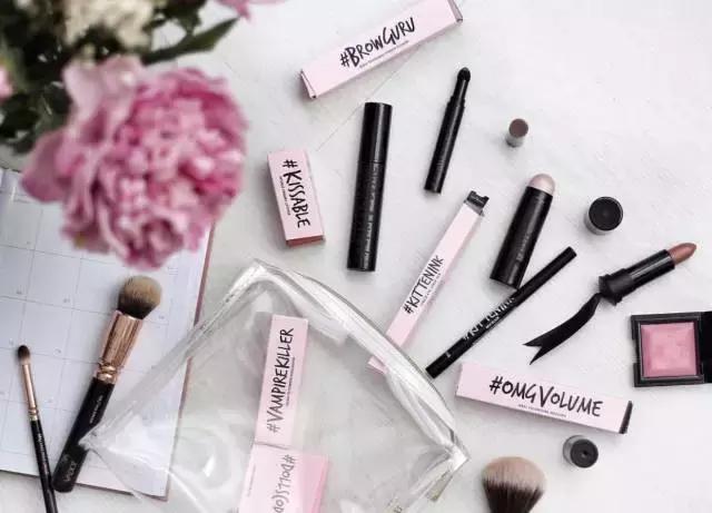 卖彩妆护肤品,卖衣服美妆品