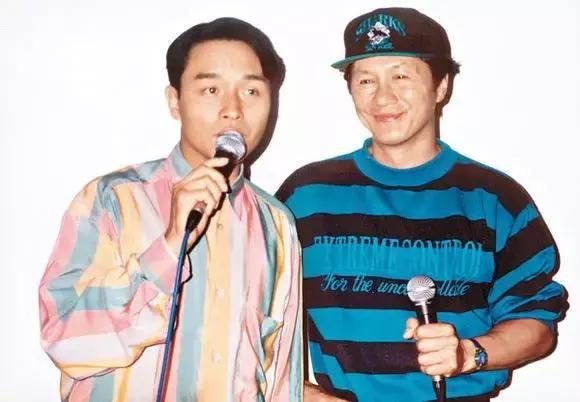 歌王许冠杰一家六口现身,许冠杰是第几代歌王