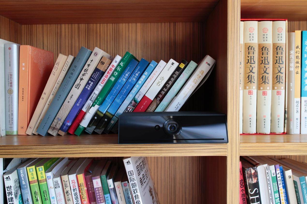 微鲸变维打击小米乐视：私人移动影院，一秒自动变焦