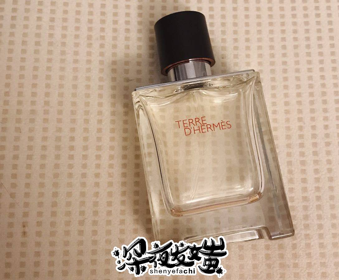 为什么现在的香水那么便宜,为什么买的香水和专柜味道不一样