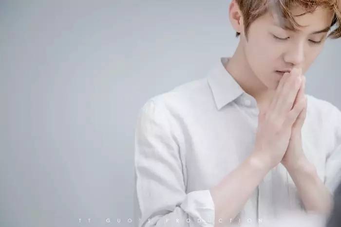 鹿晗森林里的小鹿,鹿晗杨树林