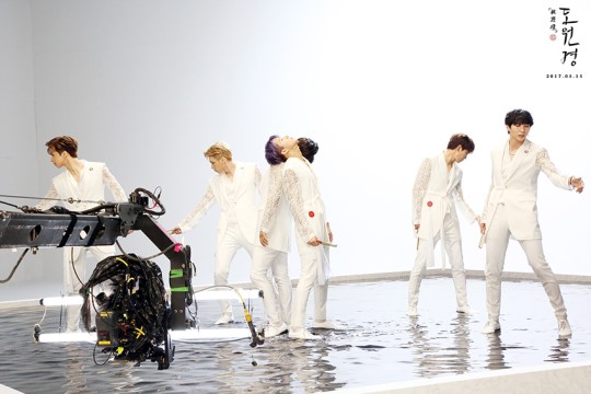 「VIXX」「盘点」170517名！不！虚！传！美丽温暖且神秘莫测的《桃源境》MV拍摄现场