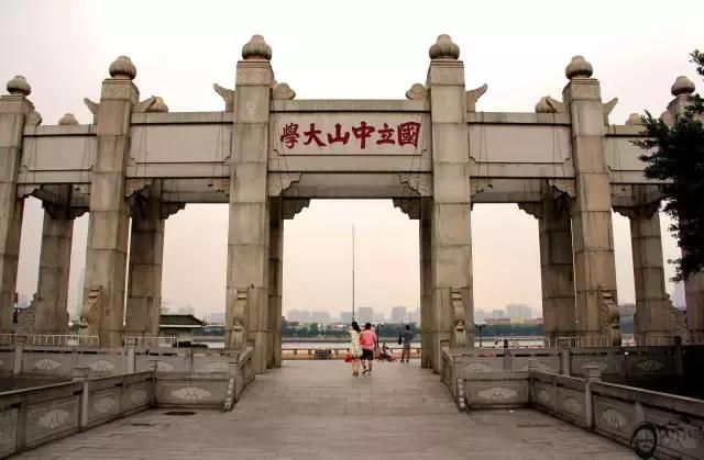 还坐什么地铁？坐上这趟最美公交，我宁愿堵成狗！