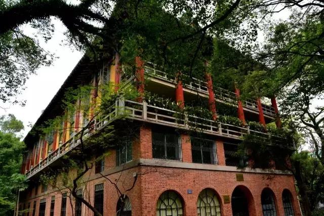 还坐什么地铁？坐上这趟最美公交，我宁愿堵成狗！