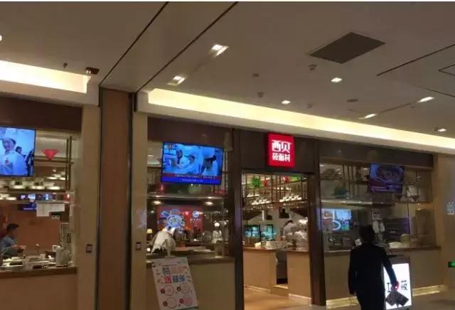 各位旅客，前方到站昆城广场，请注意装满钱包，装满钱包！