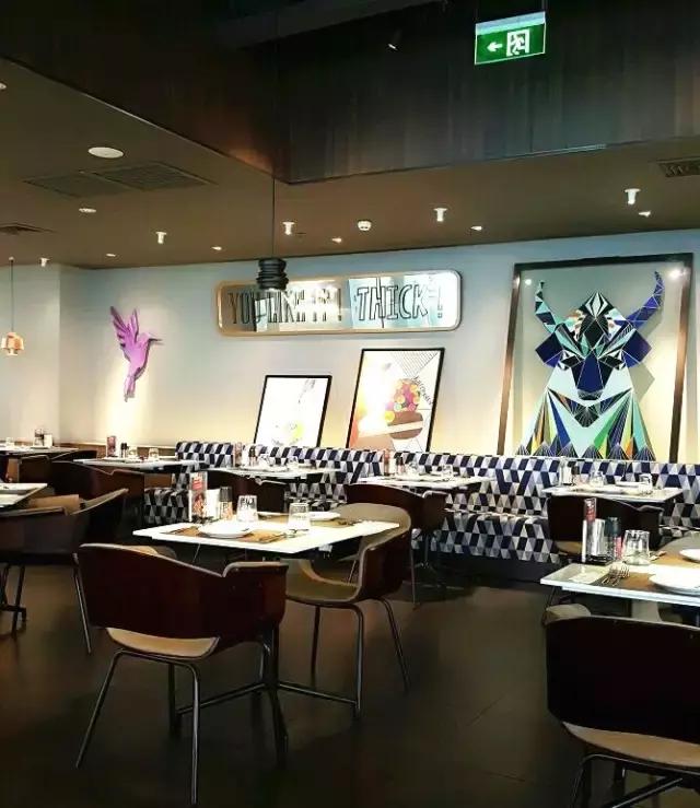 各位旅客，前方到站昆城广场，请注意装满钱包，装满钱包！