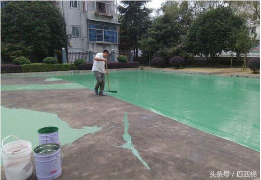 彩色篮球场是不是水泥地,硅pu篮球场和普通塑胶球场