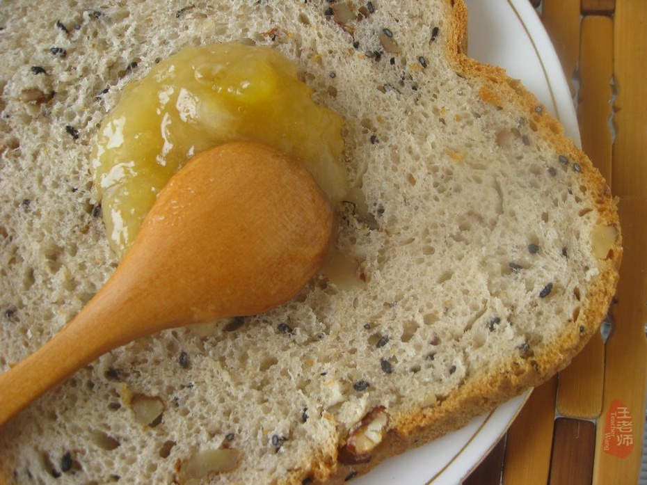 黑芝麻核桃吐司面包,核桃白芝麻面包
