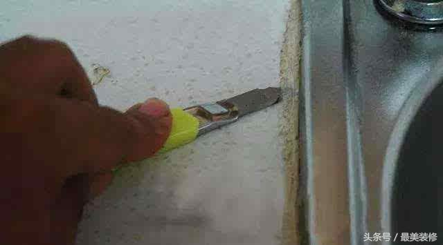 马桶下边玻璃胶发霉怎么办,厨房水盆玻璃胶发霉怎么办