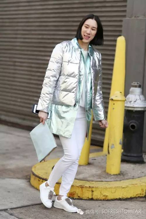 爆款羽绒服谁穿都好看,冬天穿什么颜色的羽绒服最好看