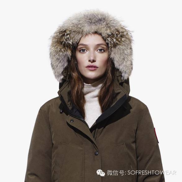 爆款羽绒服谁穿都好看,冬天穿什么颜色的羽绒服最好看