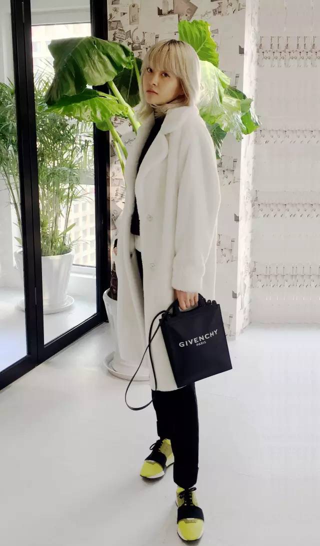 圣诞节穿什么样的衣服和外套,圣诞节要怎么搭配衣服和裤子