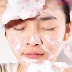 榧诲瓙涓婇暱浜嗕釜绾㈢棙,榧诲瓙闀跨棙閲岄潰鏈夎創