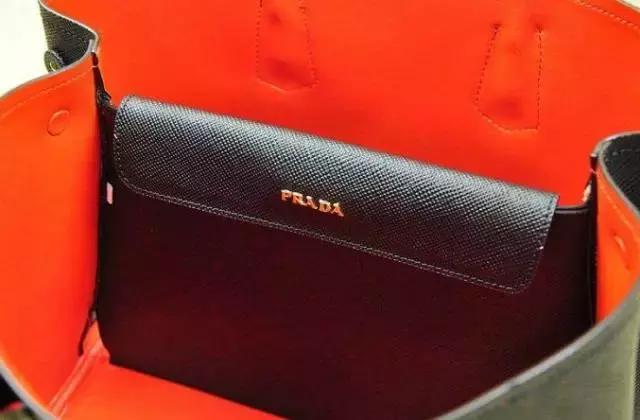 prada包包星巴克联名每家限量多少,prada女式包包价格及图片官网