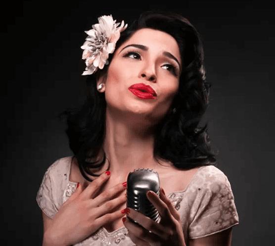 怎么唱歌才能打开喉咙,唱歌喉咙要打开还是闭合