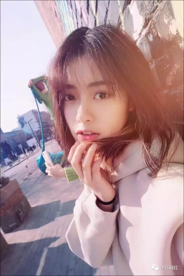 主播｜甜蜜蜜的邻家妹妹，棕色碎发大眼睛，笑容酥酥惹人爱