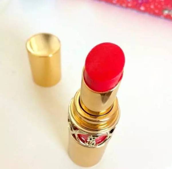 迪奥口红哪个色号合适夏天,夏天用哪种颜色的口红好