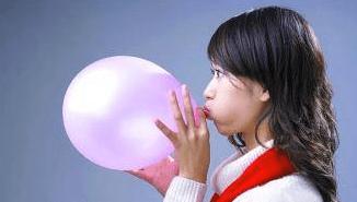 怎么唱歌才能打开喉咙,唱歌喉咙要打开还是闭合