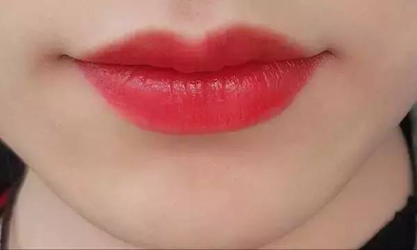 迪奥口红哪个色号合适夏天,夏天用哪种颜色的口红好