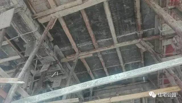 框架结构自建房地基筏板基础,自建房老基础与新筏板基础的结合