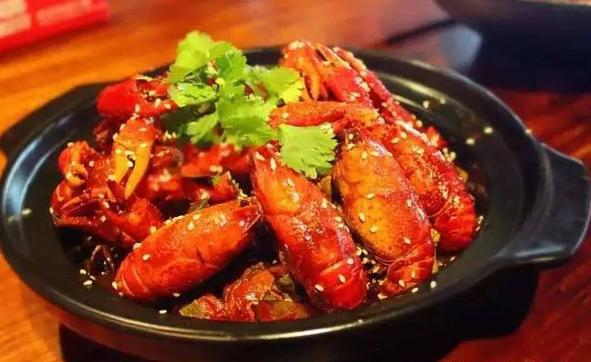 厦门深夜美食小龙虾,厦门和朋友吃小龙虾