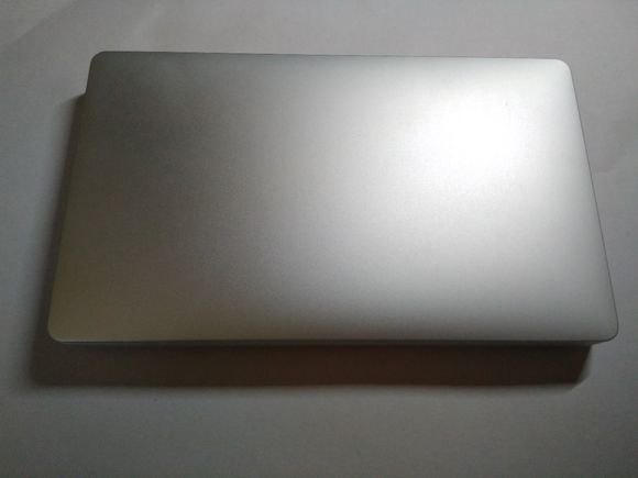 仅巴掌大小迷你电脑999元,能做到单手开合的笔记本