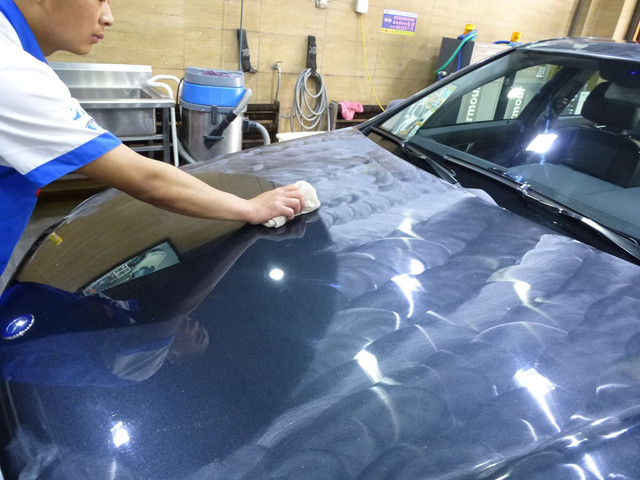 打蜡封釉镀膜镀晶保养车漆门道多,汽车打蜡封釉镀膜镀晶区别是什么