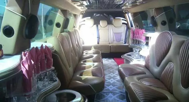 保时捷卡宴车长多少,保时捷卡宴10米超长版