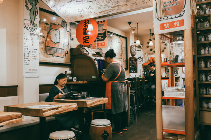 紫藤花开的季节去看锦鲤成了精，据说转发会有好运