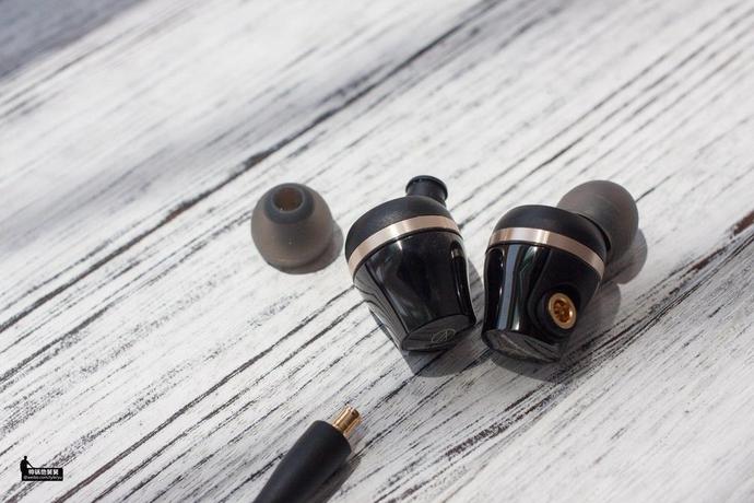 铁三角ath-ckr100和ls400is,铁三角入耳式耳机ath-clr100