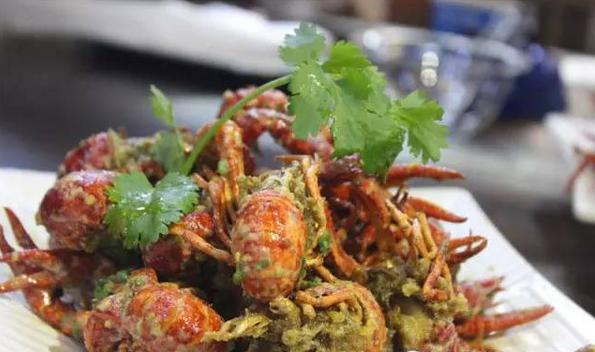 厦门深夜美食小龙虾,厦门和朋友吃小龙虾