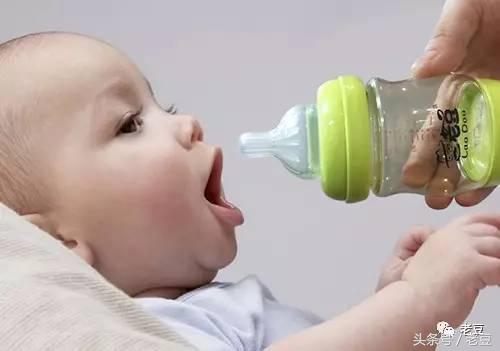 奶瓶0-12个月防胀气防摔奶瓶测评,玻璃奶瓶和硅胶奶瓶哪个防胀气