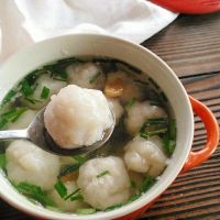 鲜嫩鱼丸汤的做法大全,爽滑手打鱼丸的做法